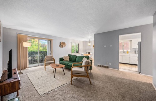 Bedford Apartment | NEW! Cozy Boho 2BR W/King 7 Miles from Downtown