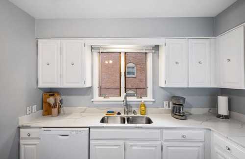 Bedford Apartment | NEW! Cozy Boho 2BR W/King 7 Miles from Downtown
