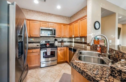 Anthem House | NEW! Cozy desert getaway with private backyard and seasonal pool!