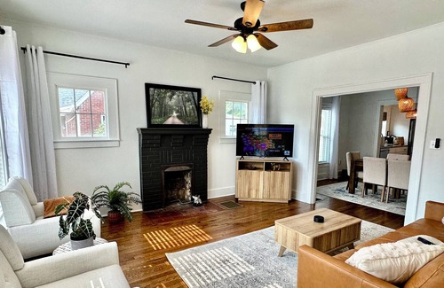 Irvine House | NEW! Cozy downtown 3/2 home w/ king bed. Close to Red River Gorge, Berea, Lex