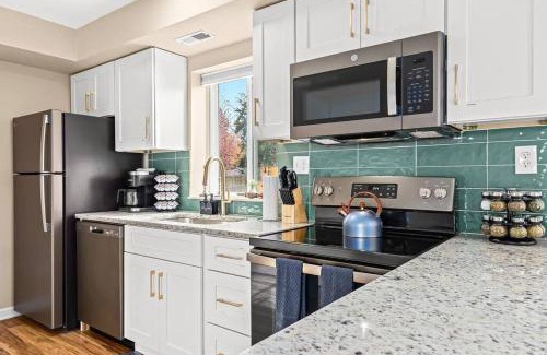 Roseville Apartment | New Cozy Lower Flat in Roseville