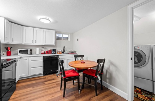 Aurora House | New! Cozy Lower-Level, Pet-friendly Retreat