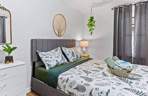 Warren House | New! Cozy newly remodeled home