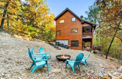 Broken Bow House | New Creekside Cabin w Spa + Views Sleeps 12