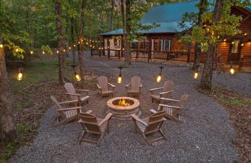 Hochatown House | NEW Creekside Cabin with Spa Firepit & Games