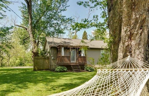 Mount Aetna Cottage | New! Creekside Cottage ~ Double Kayak ~ Dreamy Getaway for 2