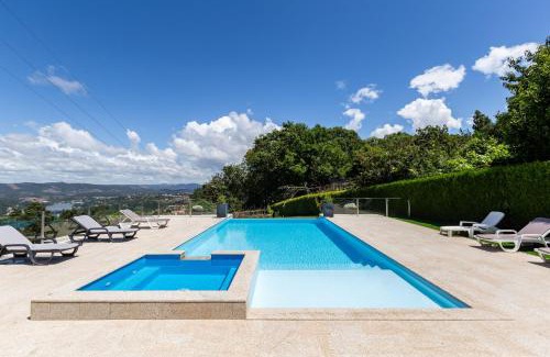 Mozelos Villa | NEW - Crestuma Bright