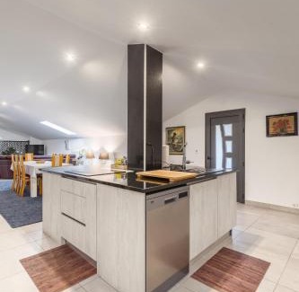 Mozelos Villa | NEW - Crestuma Bright