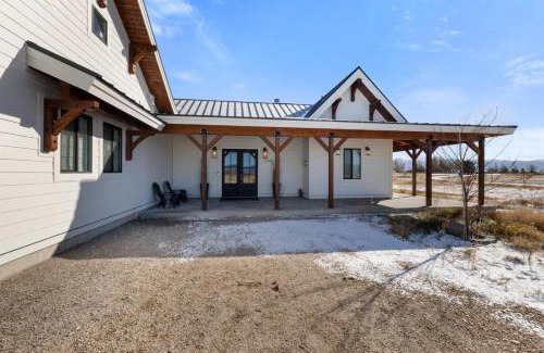 Leigh Creek Estates House | New Daydream Home - Hot tub