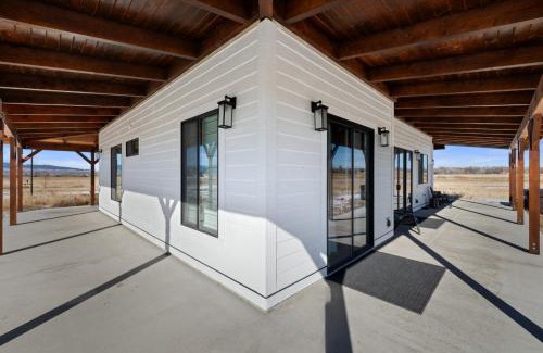 Leigh Creek Estates House | New Daydream Home - Hot tub