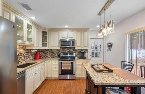 Greater Northdale Villa | New decorate house w 4 bedrooms