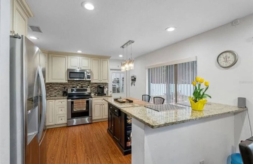 Greater Northdale Villa | New decorate house w 4 bedrooms