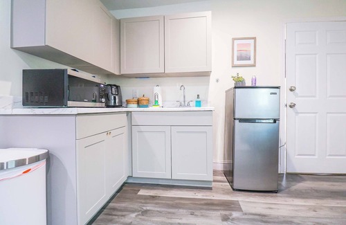 Orlando Apartment | NEW Designed Apt 2023 NrUCF PETSOk PrivateEntry