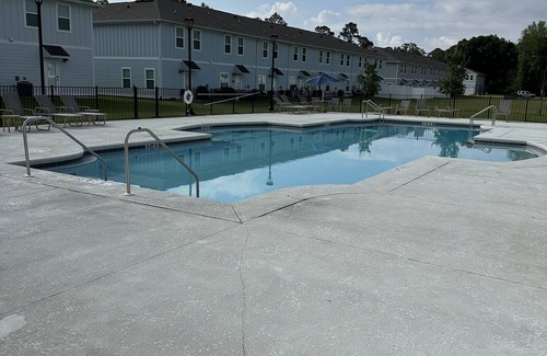 Pine Forest House | New development nice and cozy for a quick get vacation 27 min. from the beach!