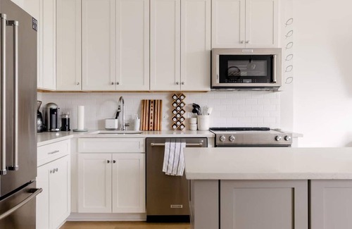 Murray Hill Condo | New Downtown Annapolis Condo With Free Parking