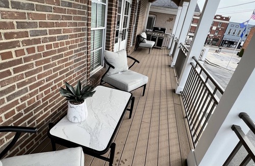 Elizabethtown House | New Downtown Luxury Townhouse in Bourbon Country
