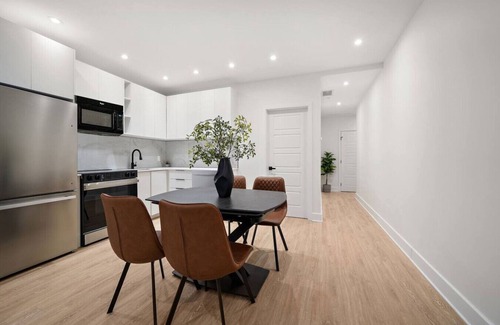 Old Montreal Apartment | New Downtown MTL Old port 2 BR 2 BA + Parking