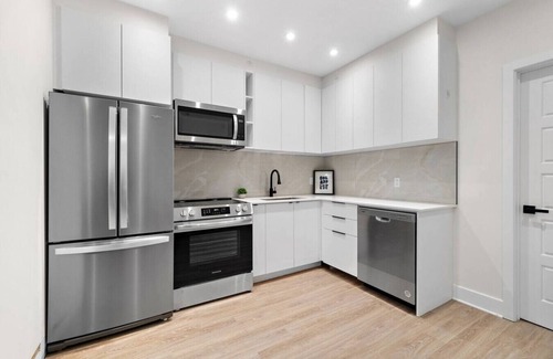 Old Montreal Apartment | New Downtown MTL Old port 2 BR 2 BA + Parking