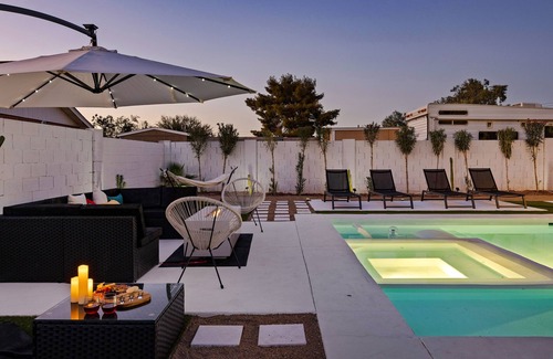 Coronado House | New!☆Downtown Oasis☆Pool |Hot Tub |BBQ |Fire Pit