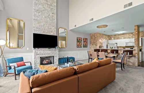 Auburn Hills House | *NEW* DT Auburn Hills Lux Condo