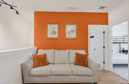 East MLK House | New East Austin Modern, minutes to DT, Domain, & Airport