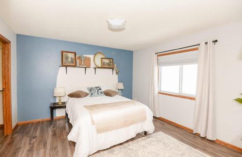 Fargo House | NEW Eco Chic Townhome off 25th