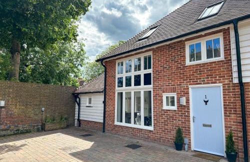 Canterbury House | NEW Edwin Bing Mews -Luxury City Centre Home - FREE Parking