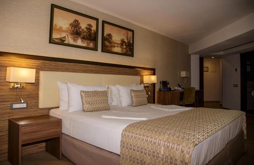 Dunavatu de Jos Hotel | New Egreta Resort
