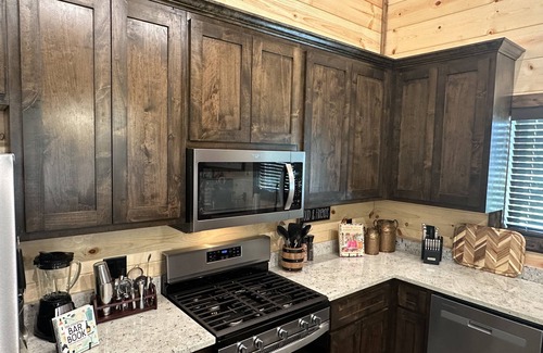Broken Bow Cabin | New Enchanted Lodge - Hot Tub - Pool Table - Fire Pit - Pond