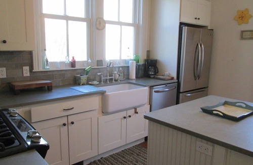 Jamestown Cottage | New England Cottage by the Bay, Wrap-Around Porch, Access to a Shell Beach