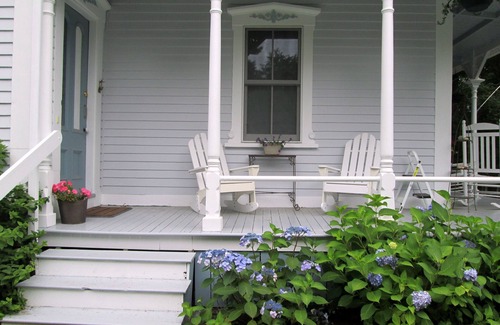 Jamestown Cottage | New England Cottage by the Bay, Wrap-Around Porch, Access to a Shell Beach