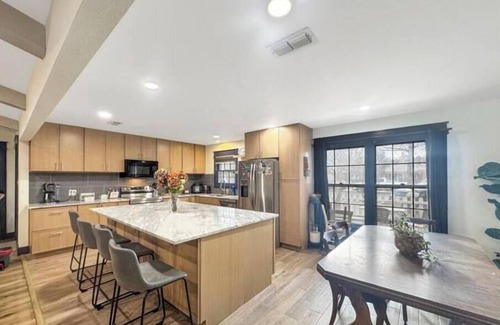Raintree House | New English charmer-4bdr/8bed