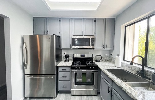 North Highlands House | NEW Entire beautiful 2 bedroom house.