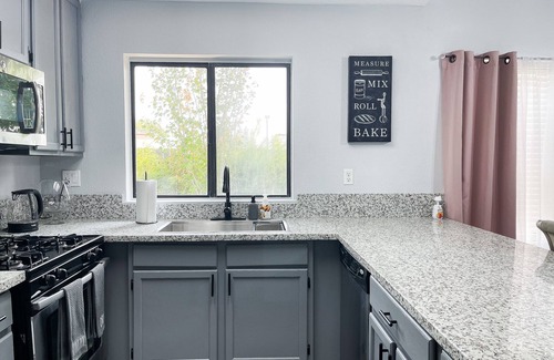 North Highlands House | NEW Entire beautiful 2 bedroom house.