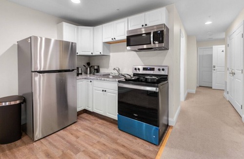 Hanover Apartment | NEW! Entire Guest Suite | BWI AIRPT | Work & Play