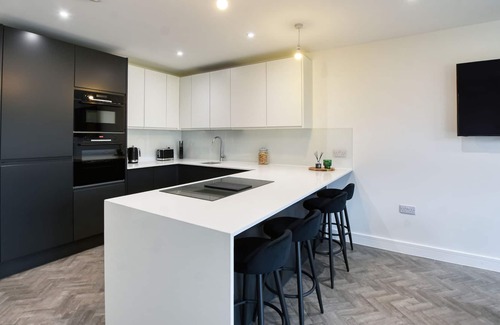 Southend-on-Sea House | New executive 4 bedroom home close to the beach