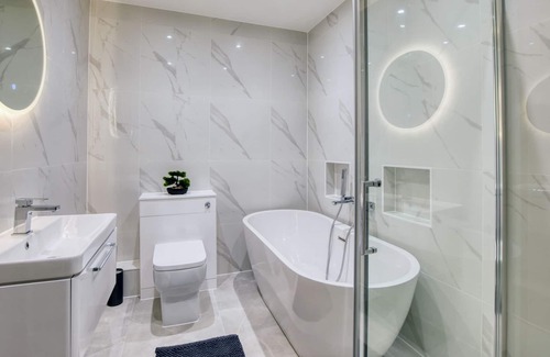 Southend-on-Sea House | New executive 4 bedroom home close to the beach