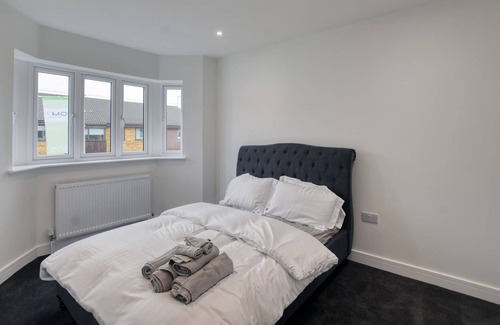 Southend-on-Sea House | New executive 4 bedroom home close to the beach
