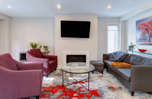 Markham House | New Executive Home in Historic Markham