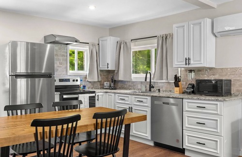 Ashland House | NEW! Fall Leaves, Firepit, Game Room