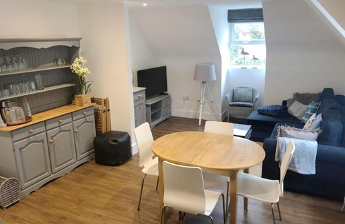 Boscombe Apartment | New Family Apartment Walking Distance to the Beach