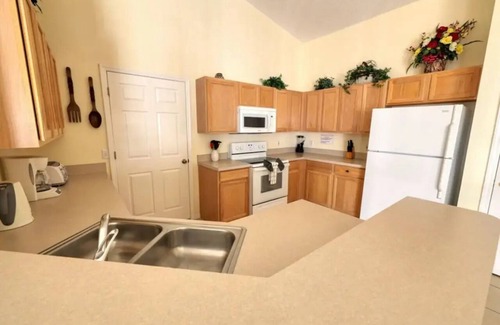 Clear Creek Villa | New! Family Friendly 4 Bedroom, South facing Pool/Spa, quiet residential area