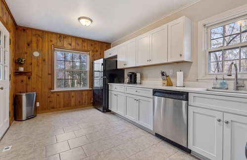 Rockford House | NEW! Family-friendly cabin-style home w/gameroom + gym