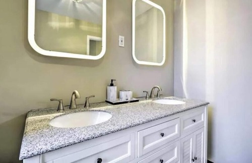Keansburg House | NEW! Family-Friendly Keansburg Home: Walk to Beach