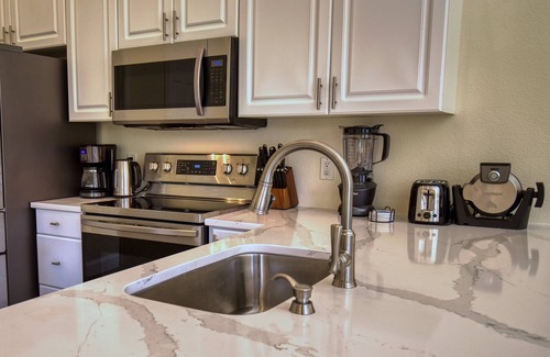 Englewood East House | NEW! Family Friendly, Newly Renovated, Extra Clean, 10 min from beach