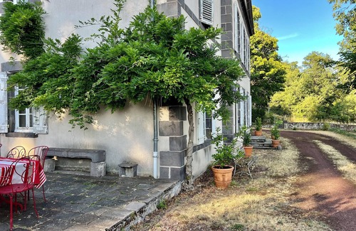 Romagnat House | New! Family home surrounded by nature, close to lakes and volcanoes.