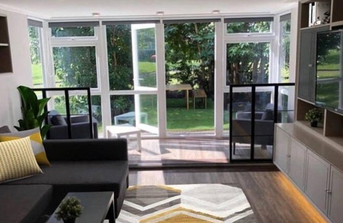 Kidbrooke with Hornfair Apartment | New for 2023! Three Bedroom Stylish Apartment