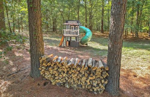 Broken Bow House | NEW Forest Sanctuary with Hot Tub Firepit & Creek