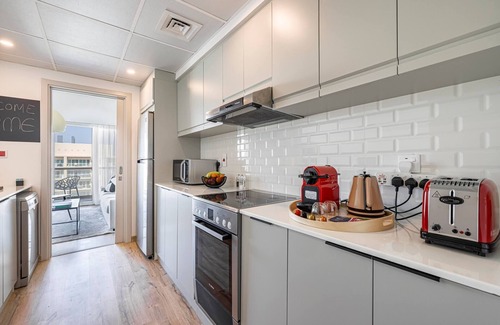 The Greens Apartment | New Fully Upgraded - Central Located - Fits 6