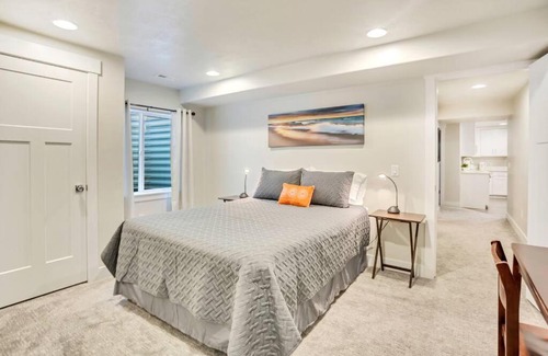 Vineyard Apartment | New Furnished 2Bd Apt! Great for Long Stays